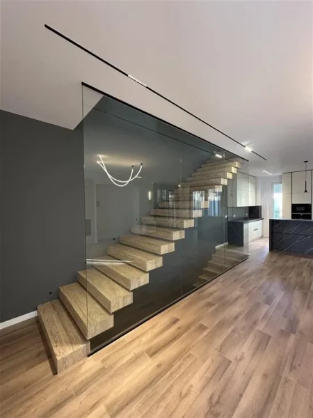 Tirane, jepet me qera Vile 3+1+Aneks+Ballkon Kati 2, 300 m² 300 € (TEG)