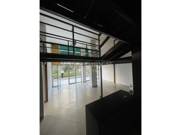 Tirane, shitet ambjent biznesi Kati 2, 81 m² 210.000 € (komuna e parisit)