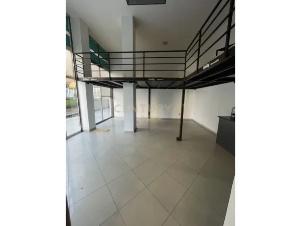 Tirane, shitet ambjent biznesi Kati 2, 81 m² 210.000 € (komuna e parisit)