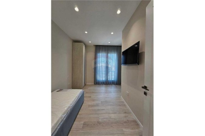Tirane, jepet me qera 2+1+Ballkon Kati 8, 122 m² 1.500 € 