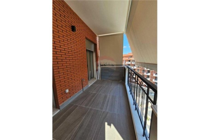 Tirane, jepet me qera 2+1+Ballkon Kati 8, 122 m² 1.500 € 
