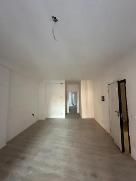 Tirane, shitet apartament 1+1+Aneks+Ballkon Kati 2, 77 m² 157.800 € (Pazari Ri)