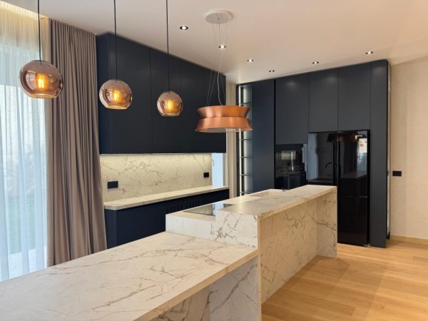 Tirane, jepet me qera Vile 3+1+Ballkon Kati 3, 300 m² 3.500 € (TEG)