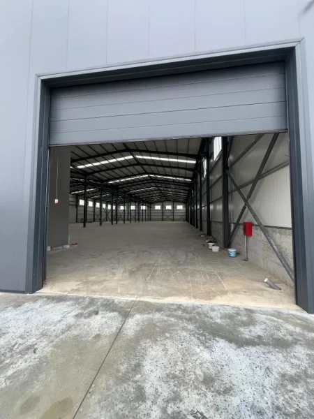 Tirane, jepet me qera ambjent biznesi Kati 0, 4.000 m² 20.000 € (Autostrade Tirane Durres)