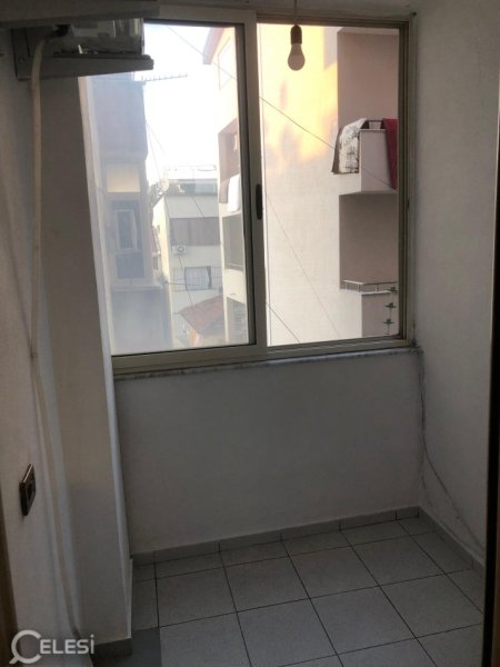Tirane, jepet me qera apartament 1+1+Ballkon Kati 3, 58 m² 400 € (rr. Telo Ndini)