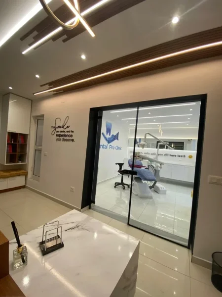 Tirane, jepet me qera dyqan Kati 0, 40 m² 550 € (Xhamllik)