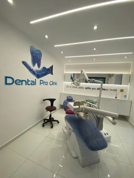 Tirane, jepet me qera dyqan Kati 0, 40 m² 550 € (Xhamllik)