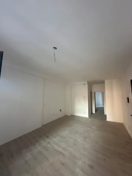 Tirane, shitet apartament 1+1+Ballkon Kati 1, 76 m² (Pazari i Ri)