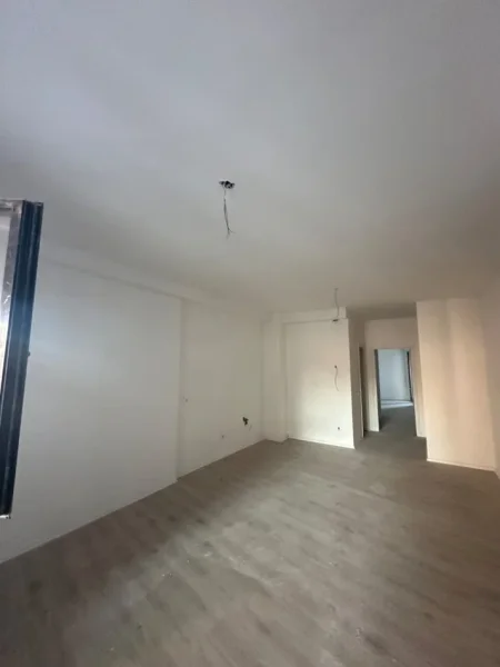 Tirane, shitet apartament 1+1+Ballkon Kati 1, 76 m² (Pazari i Ri)