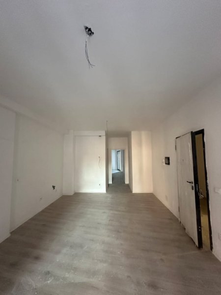 Tirane, shitet apartament 1+1+Ballkon Kati 1, 76 m² (Pazari i Ri)