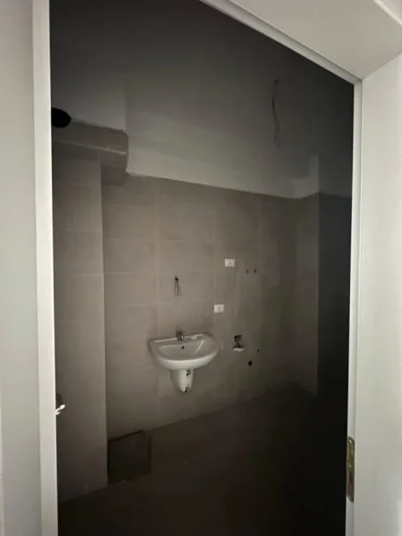 Tirane, shitet apartament 1+1+Ballkon Kati 1, 76 m² (Pazari i Ri)