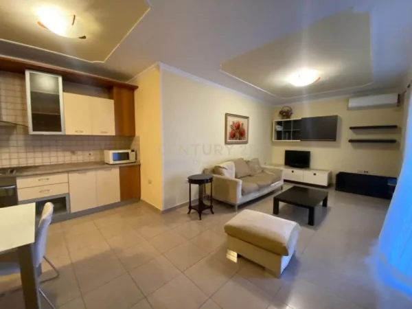 Tirane, jepet me qera apartament 2+1 Kati 5, 130 m² 900 € (GARDA)