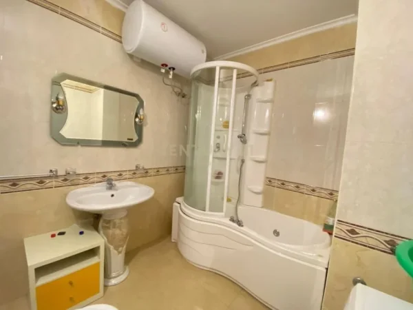 Tirane, jepet me qera apartament 2+1 Kati 5, 130 m² 900 € (GARDA)