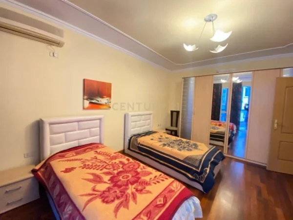 Tirane, jepet me qera apartament 2+1 Kati 5, 130 m² 900 € (GARDA)