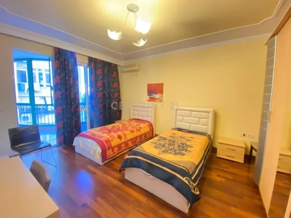 Tirane, jepet me qera apartament 2+1 Kati 5, 130 m² 900 € (GARDA)