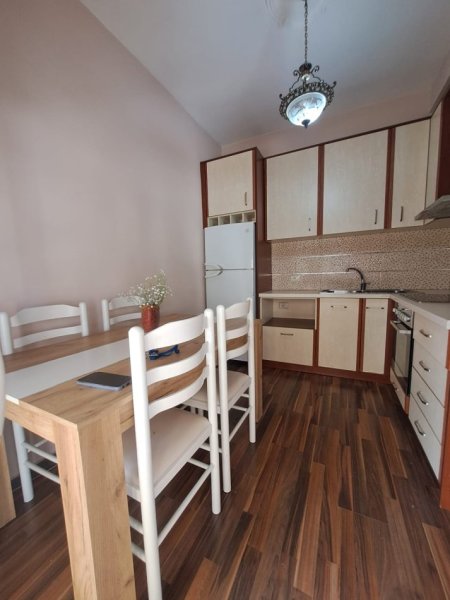 Tirane, jepet me qera apartament 1+1+Ballkon Kati 5, 80 m² 400 € (fresk)