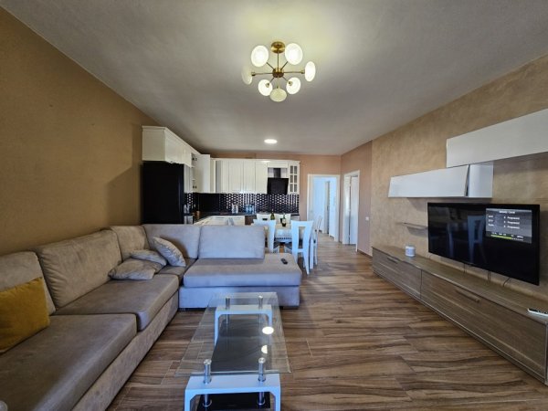 DURRES - QERA apartament 2+1 Kati 6, Stacioni i trenit 500 €