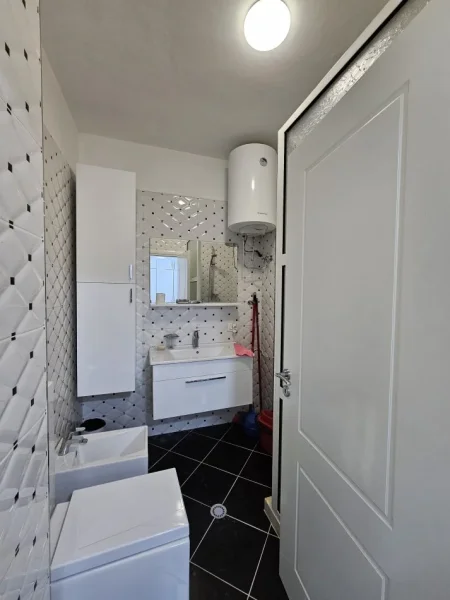DURRES - QERA apartament 2+1 Kati 6, Stacioni i trenit 500 €