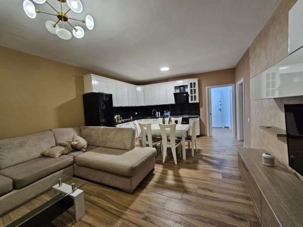 DURRES - QERA apartament 2+1 Kati 6, Stacioni i trenit 500 €
