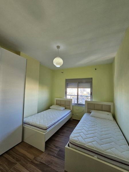 DURRES - QERA apartament 2+1 Kati 6, Stacioni i trenit 500 €
