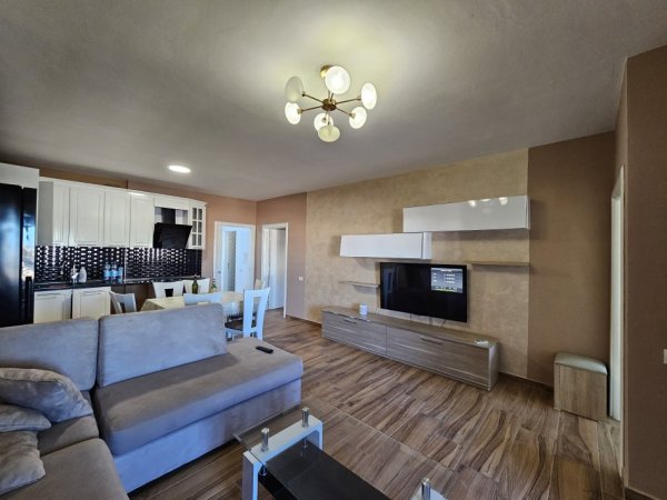 DURRES - QERA apartament 2+1 Kati 6, Stacioni i trenit 500 €
