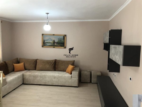 Tirane, jepet me qera apartament 2+1 Kati 3, 70 m² 600 € (QENDER)