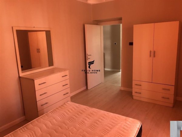 Tirane, jepet me qera apartament 2+1 Kati 3, 70 m² 600 € (QENDER)