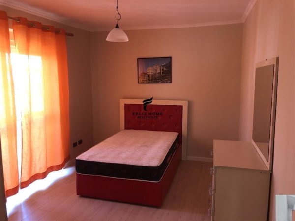 Tirane, jepet me qera apartament 2+1 Kati 3, 70 m² 600 € (QENDER)