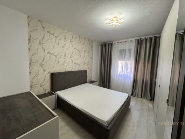 Tirane, jepet me qera apartament 1+1+Aneks+Ballkon Kati 3, 65 m² 680 € (Komuna e Parisit)