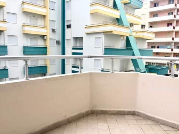 Vlore, jap me qera apartament 1+1+BLK Kati 4, 70 m² 25 Euro (Rushit Gurishova)