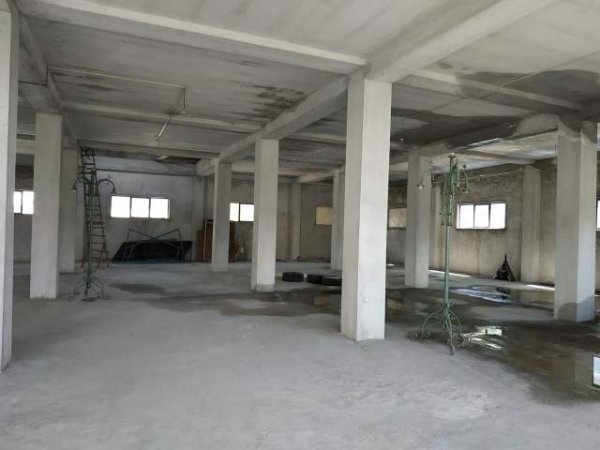 Tirane, jap me qera ambjent biznesi Kati 0, 1.000 m² 2.100 Euro (Autostrada Tirane-Durres)