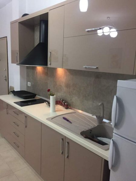 Durres, jap me qera apartamente  ne plazh 1+1+A+BLK Kati 1, 50 m² 40 Euro (Gjiri I Lalezit), ne sezonin  e plazhit, ne muait Qershor deri ne muajin sh