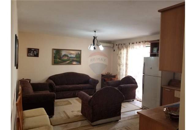 Tirane, jap me qera apartament Kati 2, 57 m² 280 Euro (Rruga e Durresit)