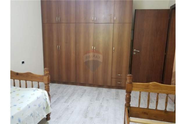 Tirane, jap me qera apartament Kati 2, 57 m² 280 Euro (Rruga e Durresit)