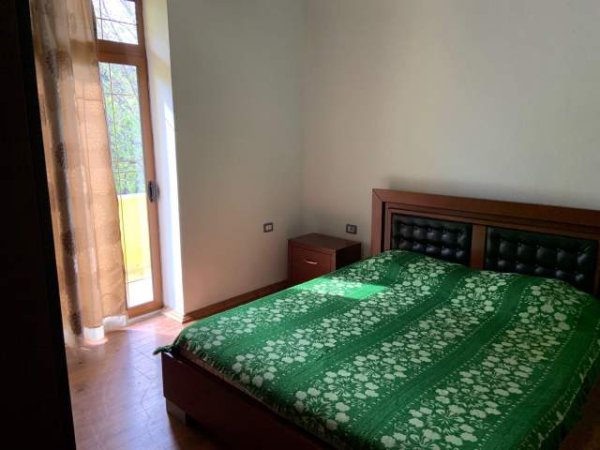 Pogradec, jap me qera apartament 2+1+BLK Kati 3, 80 m² 3000 Leke/nata (Rruga Deshmoret e Pojskes)