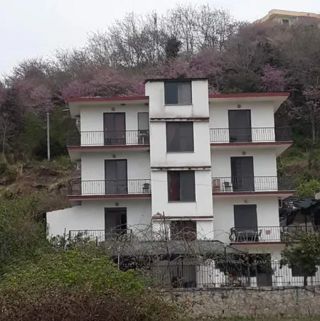 Japim Dhoma me qera ne bregdet ne Durrës tek shkëmbi i kavajës.