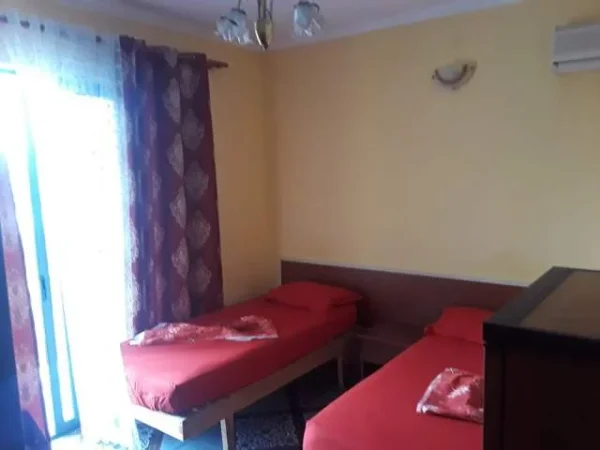 Japim Dhoma me qera ne bregdet ne Durrës tek shkëmbi i kavajës.