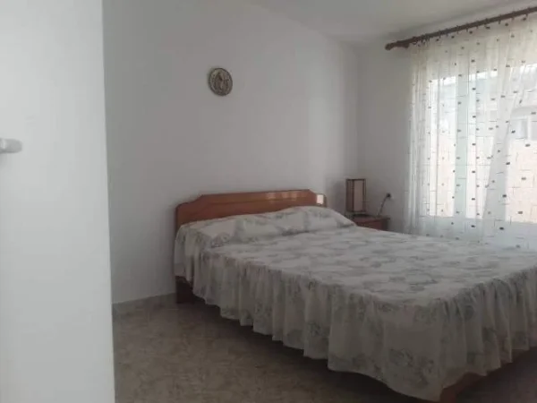 Okazion Sarande, jap me qera apartament Kati 3, 4000 L nata