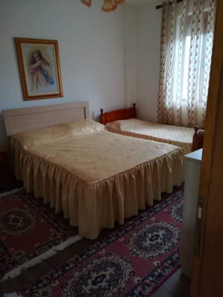 Pogradec, jap me qera apartament ne plazh Kati 3, 70 m² 3.000 Leke (Deshmoret e Pojskes)