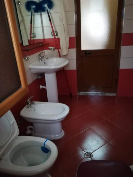 Pogradec, jap me qera apartament ne plazh Kati 3, 70 m² 3.000 Leke (Deshmoret e Pojskes)