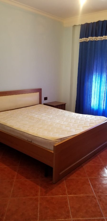 Vlore, jap me qera apartament 1+1 Kati 4, 85 m² 20 Euro/nata (Sadik Zotaj, Zona Skelë-Vlorë)