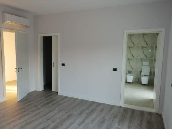 Tirane, jap me qera Vile Kati 0, 240 m² 1.700 Euro (Xhebrahimi)