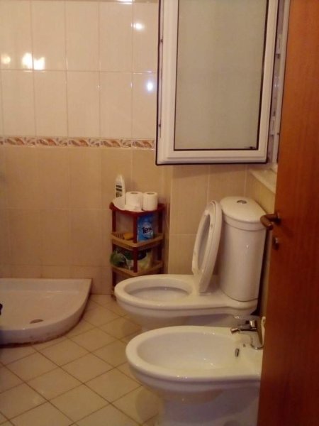 Vlore, jap me qera apartament ne plazh 1+1+A+BLK Kati 4, 70 m² 40 Euro (Lungomare, uji i ftohte)