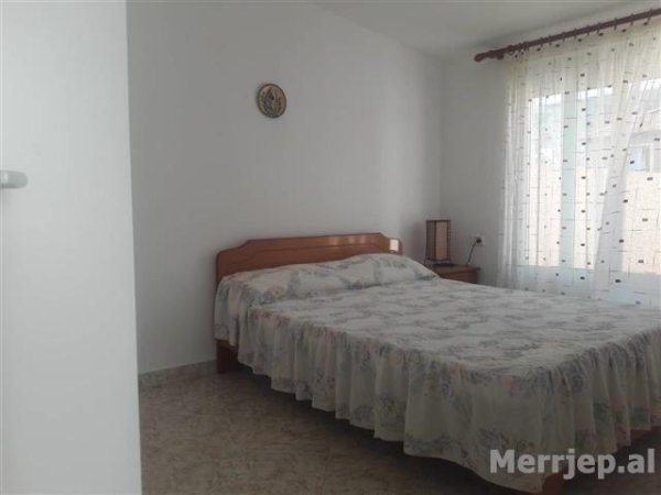 Apartament me qera ne qender te Sarandes