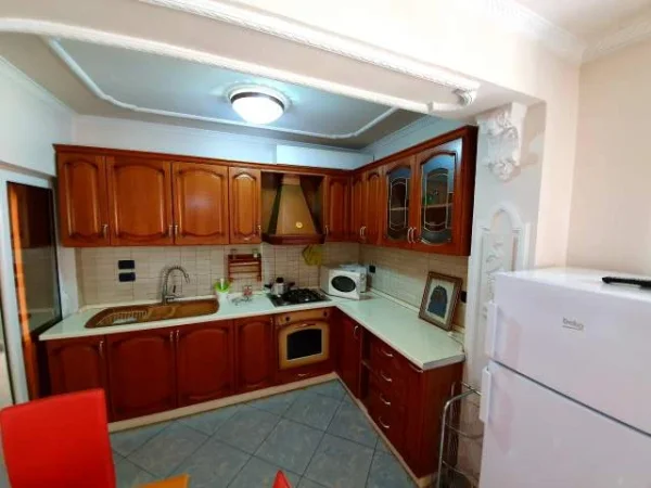 Myslym Shyri Qera 55000 leke 60 m² (prane gjimnazit Faik Konica)