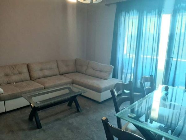 Tirane, jap me qera apartament 1+1+A+BLK Kati 2, sip 60 m² 20 Euro (Kompleksi Nobis)