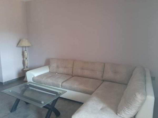 Tirane, jap me qera apartament 1+1+A+BLK Kati 2, sip 60 m² 20 Euro (Kompleksi Nobis)