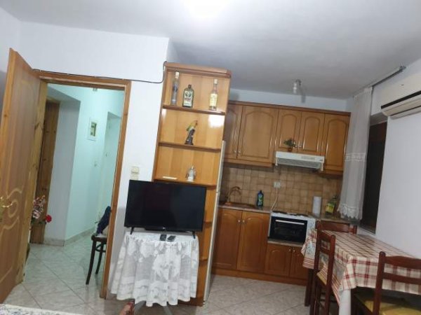 Sarande / Apartament me qera 20-25 lek (afer Universitetit)