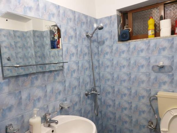 Sarande / Apartament me qera 20-25 lek (afer Universitetit)