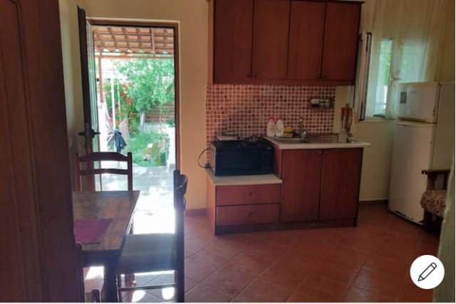 Ksamil, jap me qera shtepi pushimi, vetem 1 minute larg nga deti - 35 Euro